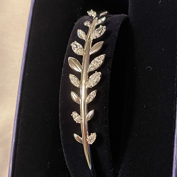 Swarovski leaf bracelet - Picture 2 of 5